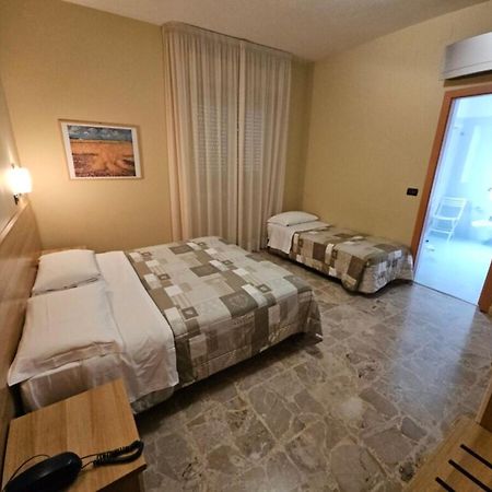Hotel Mazzocchetti Citta Sant'Angelo Exteriör bild