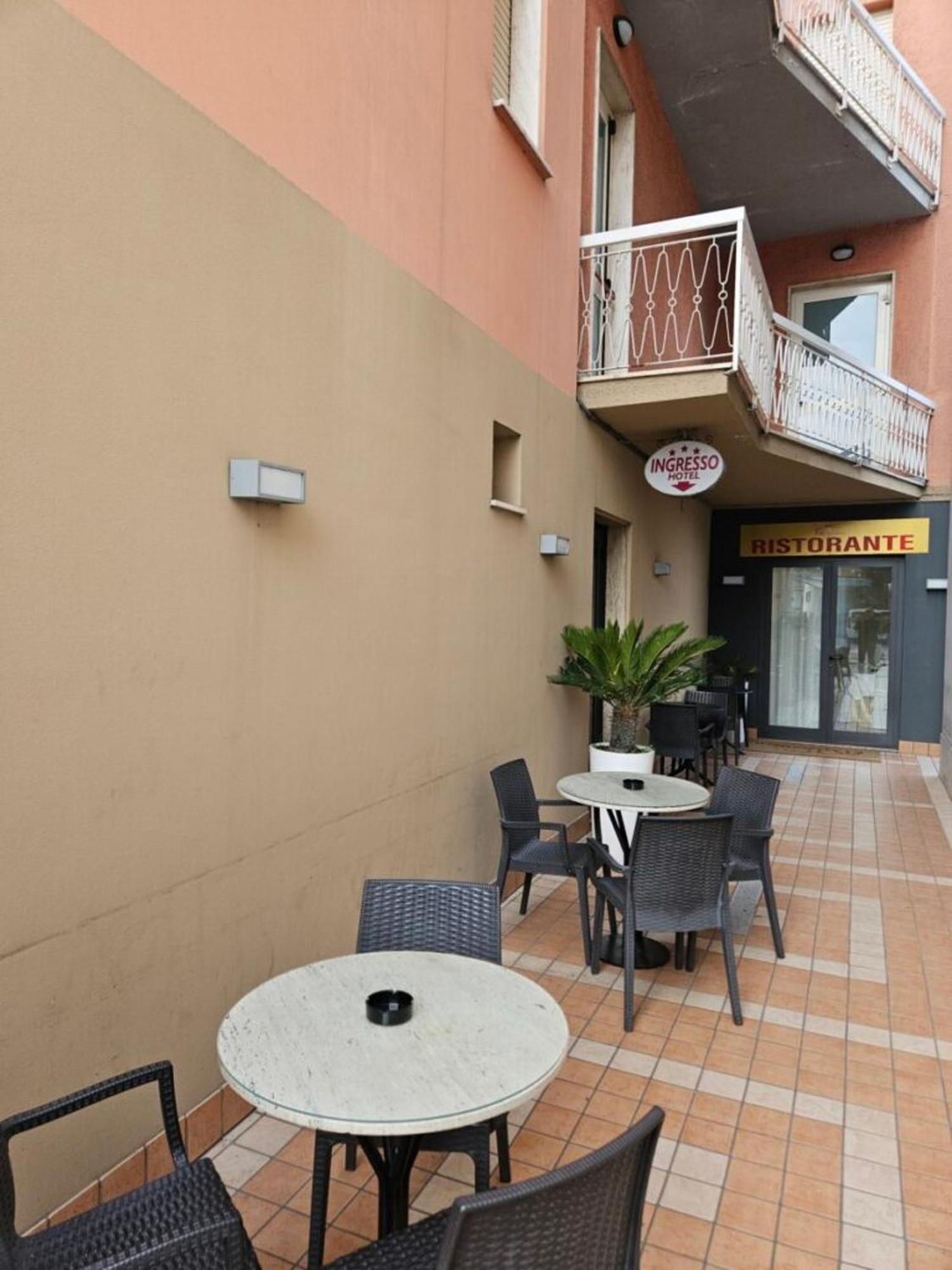 Hotel Mazzocchetti Citta Sant'Angelo Exteriör bild