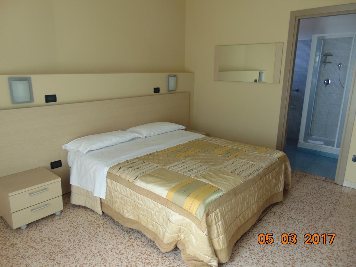 Hotel Mazzocchetti Citta Sant'Angelo Exteriör bild