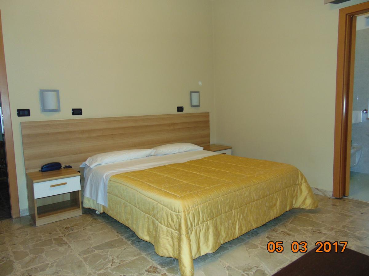 Hotel Mazzocchetti Citta Sant'Angelo Exteriör bild