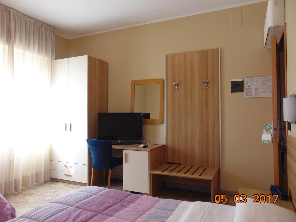 Hotel Mazzocchetti Citta Sant'Angelo Exteriör bild