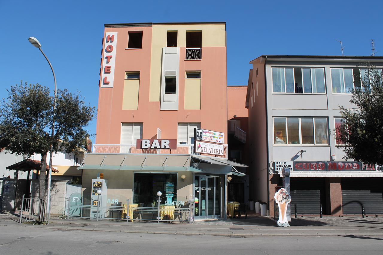 Hotel Mazzocchetti Citta Sant'Angelo Exteriör bild