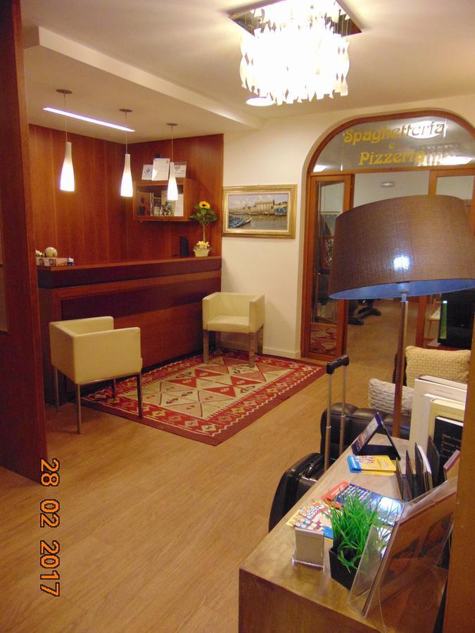 Hotel Mazzocchetti Citta Sant'Angelo Exteriör bild